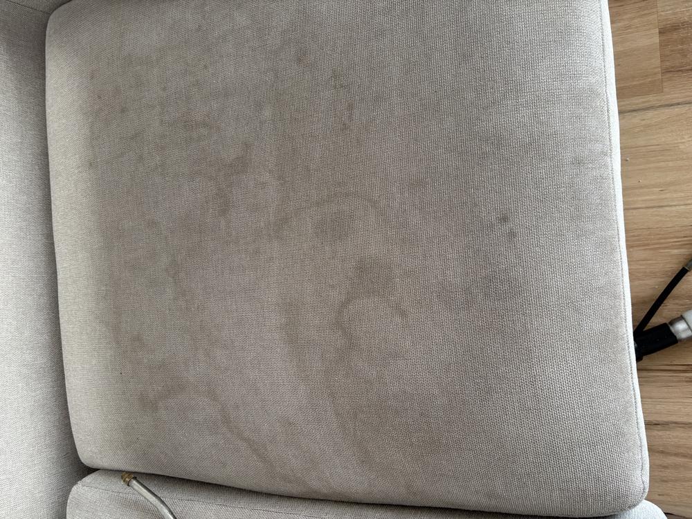Before photo of the lounge cleaning job in Beldon 